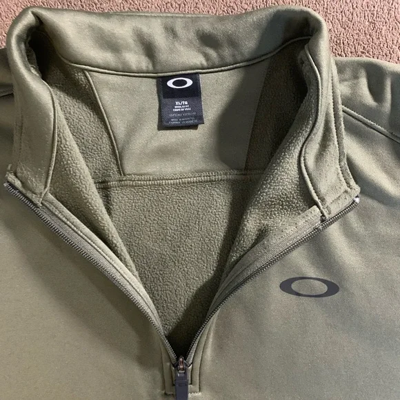 SOLD Oakley Green 1/4 Zip XL Golf Pullover - Picture 4 of 7
